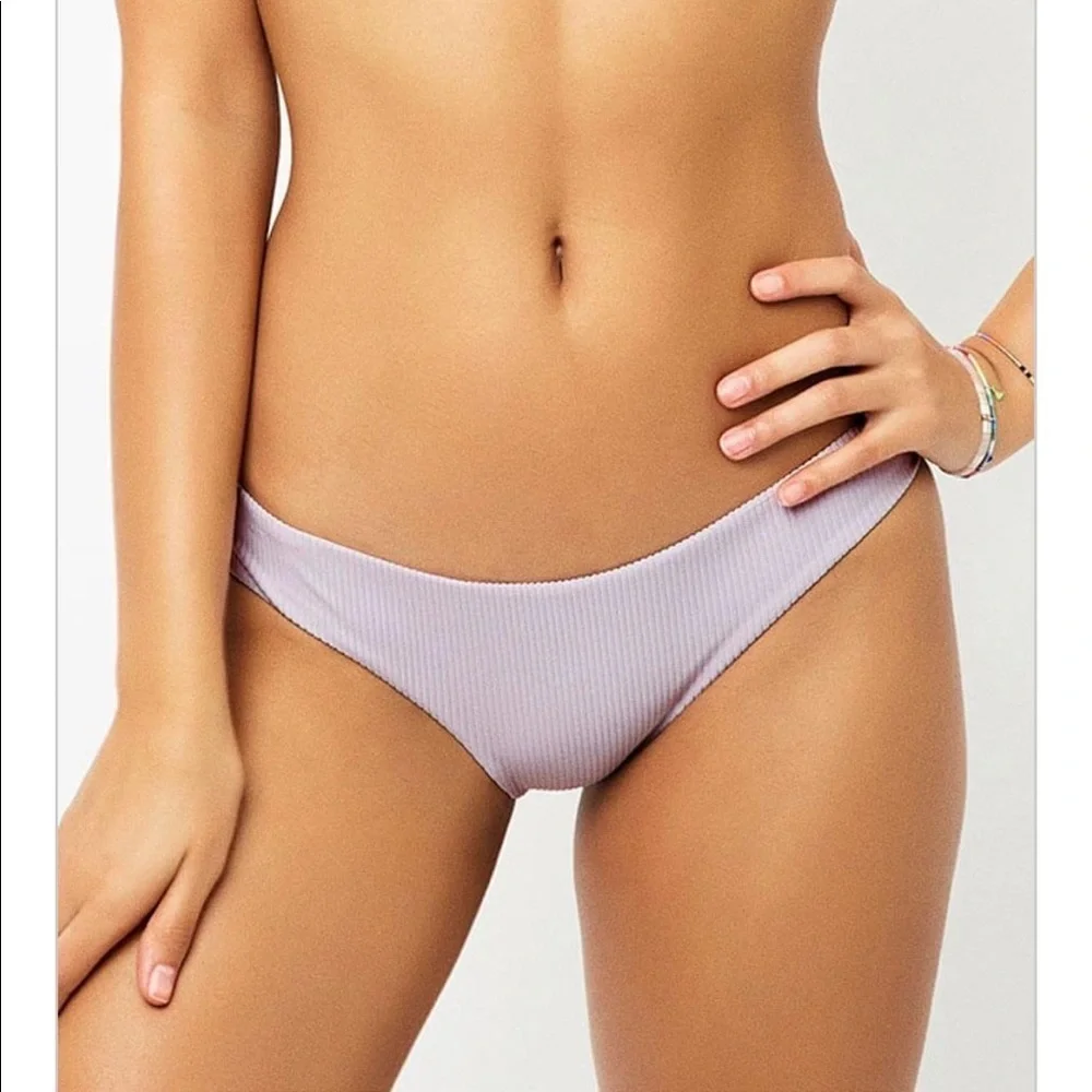 Frankie’s Shea stretch knit curve hugging seamless bikini bottoms in orchid. S